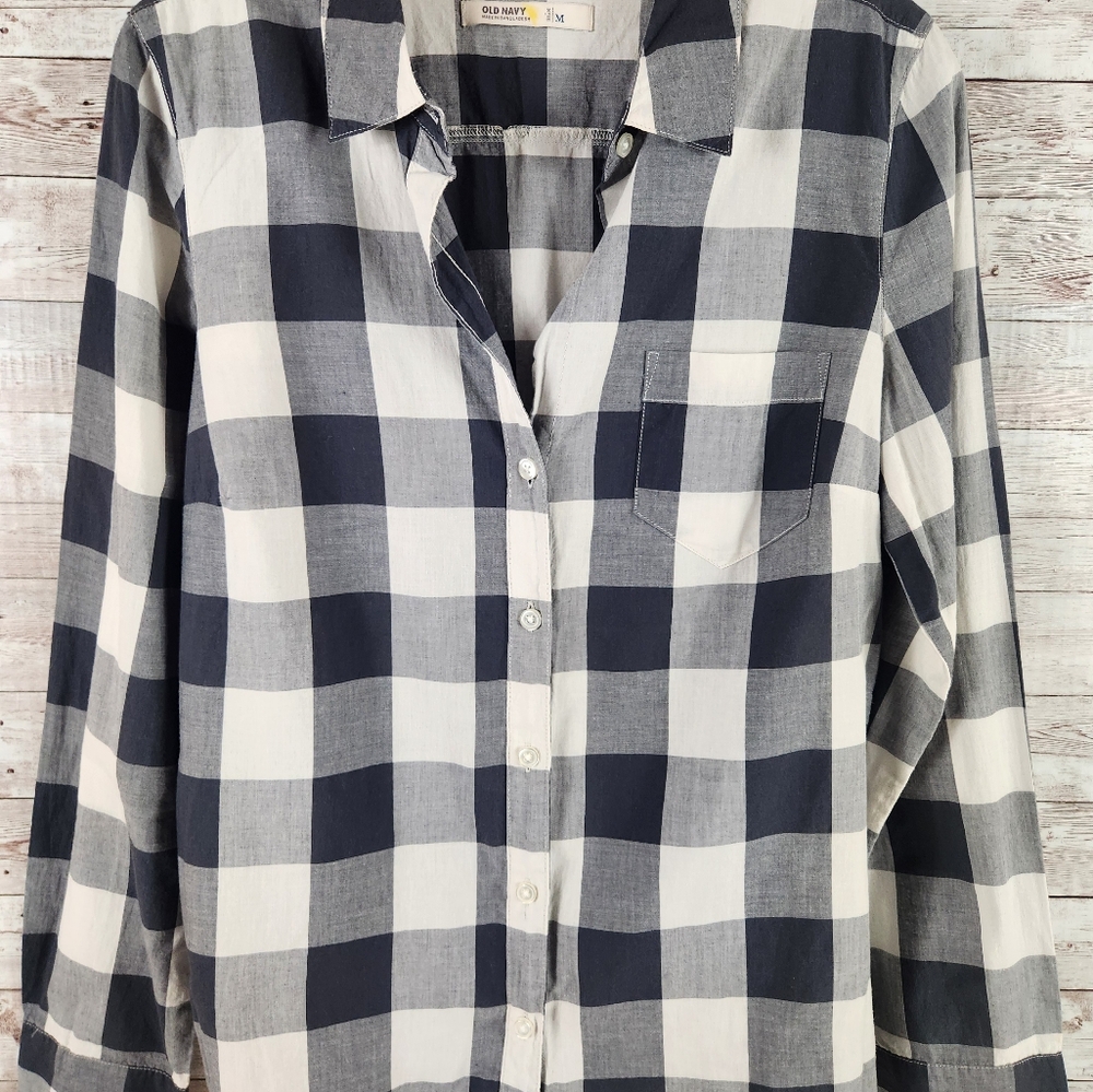 Old Navy, woman's drk/ light gray block plaid blouse, Sz M - Picture 3 of 6